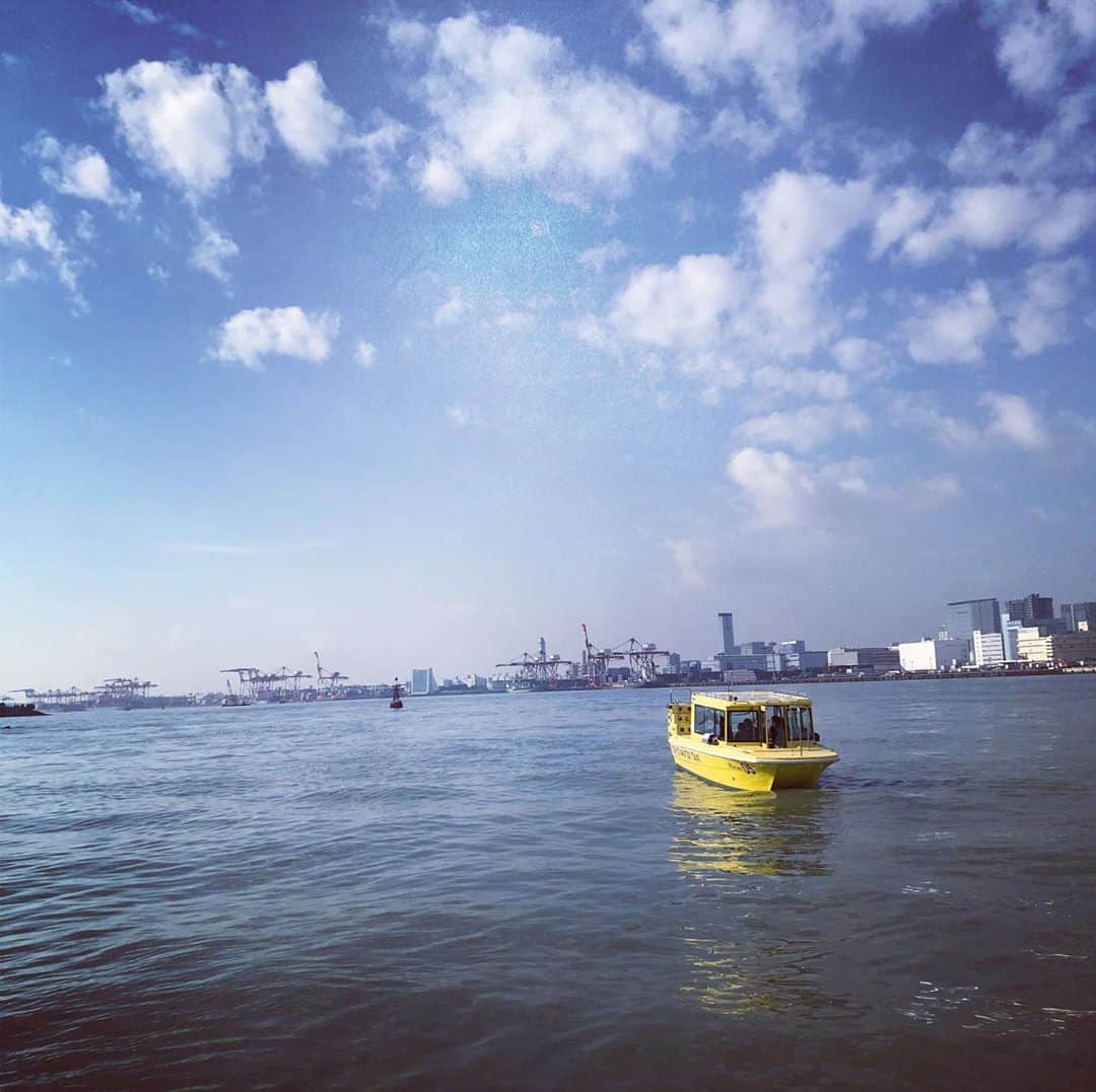 TOKYO WATER TAXIさんのインスタグラム写真 - (TOKYO WATER TAXIInstagram)「おはようございます。  今日はこれから両国桟橋に向かいます😊✨  隅田川でユリカモメと一緒に 走る黄色の船を見かけたら 手を振ってくださいね🎶🎶  #tokyowatetaxi #両国 #両国ゲートホテル #隅田川」11月6日 9時55分 - tokyowatertaxi