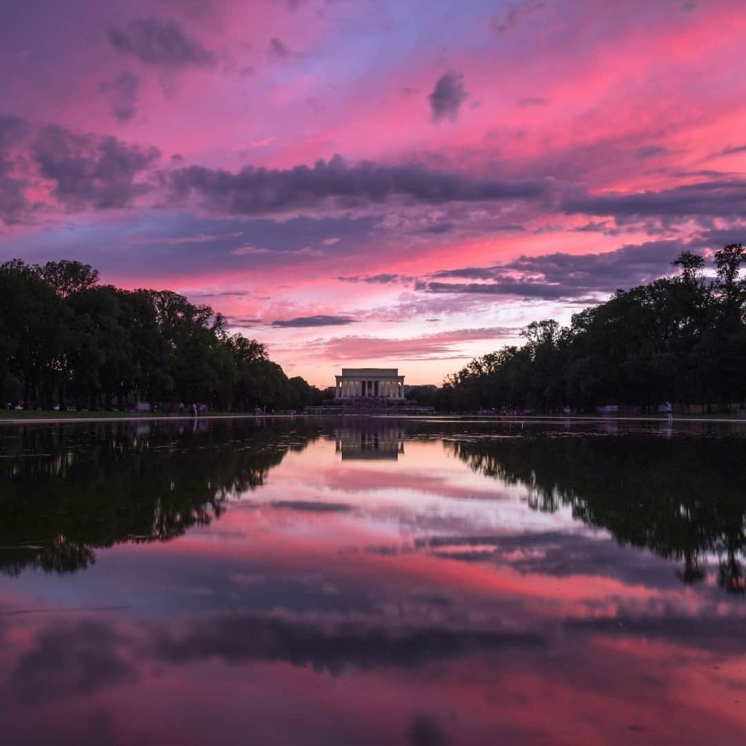 アメリカ内務省さんのインスタグラム写真 - (アメリカ内務省Instagram)「From his seat in the Lincoln Memorial on the National Mall in #WashingtonDC, President Abraham Lincoln's white marble statue welcomes millions of visitors and continues to inspire all who see it. At his first inaugural, Lincoln ended with these words of hope and unity: "Though passion may have strained it must not break our bonds of affection. The mystic chords of memory, stretching from every battlefield and patriot grave to every living heart and hearthstone all over this broad land, will yet swell the chorus of the Union, when again touched, as surely they will be, by the better angels of our nature." Photo @NationalMallNPS by Nick Becker (www.sharetheexperience.org). #LincolnMemorial #usinterior」11月6日 10時05分 - usinterior