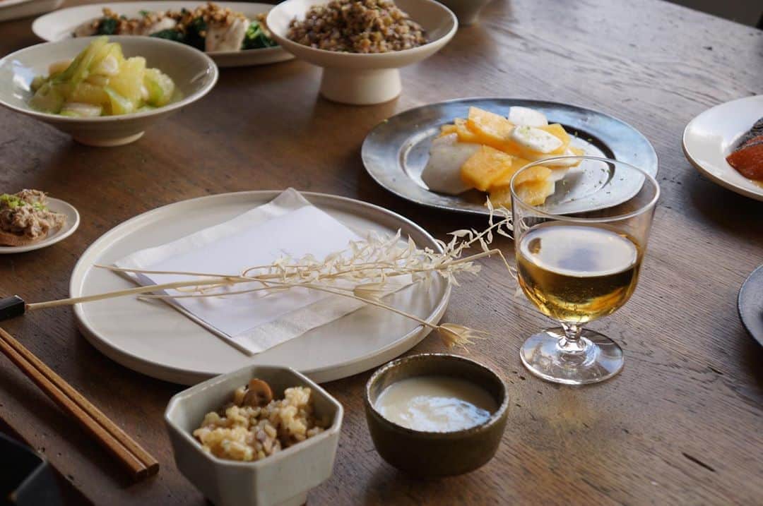 鈴木あすなのインスタグラム：「秋の和洋食。 全て終了！ご参加頂いた皆さまありがとうございました。 . lessonが始まってからはあっという間の日々。 毎回雰囲気も反応も全く違うライブ感満載のlessonは一期一会だな。 . lesson期間中、毎日食べても飽きない料理だった。 . これぞ目指す家庭料理。 . さて、次回は冬の和中華。 寒い季節にはふはふ食べたいメニューをじっくり考えます。 . また1月末にお会いしましょう♡ (1月26.27.29.30.31)」