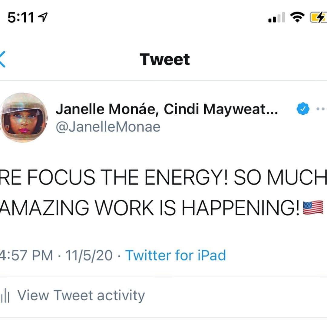 ジャネル・モネイさんのインスタグラム写真 - (ジャネル・モネイInstagram)「Refocus the energy!! Poll workers are working their asses off for us til the wee hours of the morning! They are risking their health and safety while working UNDER PRESSURE for US! THEY MAKE AMERICA GREAT!! Let’s show them some LOVE! 🇺🇸🇺🇸🇺🇸」11月6日 10時13分 - janellemonae