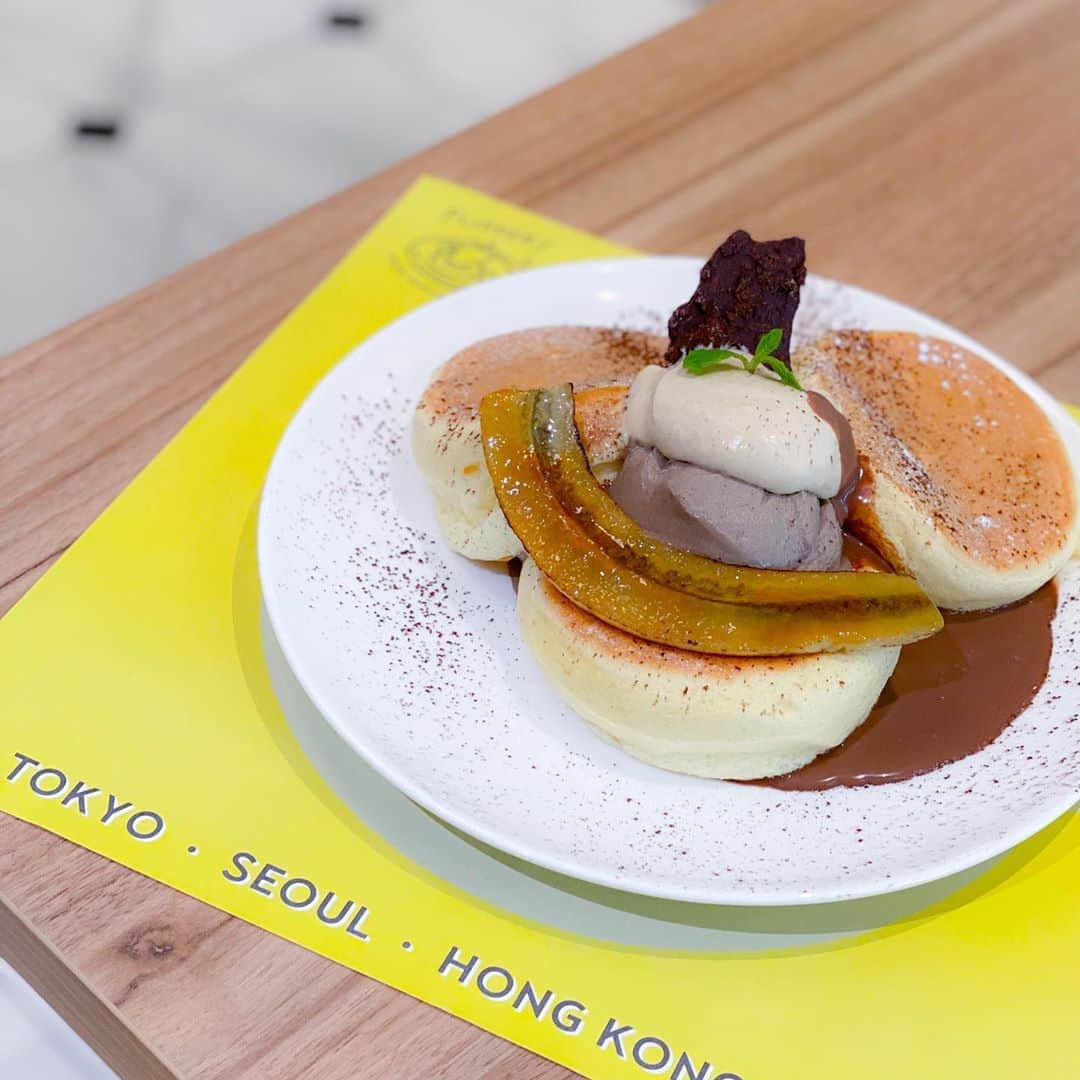 Little Miss Bento・Shirley シャリーさんのインスタグラム写真 - (Little Miss Bento・Shirley シャリーInstagram)「1 , 2 or 3?  My favourite soufflé pancakes speciality store @flippers.singapore from Japan opens today in Singapore! Yayyyy woohoo  We can’t travel back to Japan this year but Japan is coming to us 🥞   FLIPPER’S Singapore  Opening today - 6 November 2020 Address: Takashimaya S.C., Ngee Ann City 391A Orchard Rd, #B1-56, Singapore 238873 Opening hours: Daily, 10.30am to 9.30pm (last order at 8.30pm)  Me and @alainlicious stuffed ourselves silly yesterday cause we loved them. I think I last I ate these was last spring 🌸 😢 when I was back in Japan at their Jiyougaoka store」11月6日 10時12分 - littlemissbento