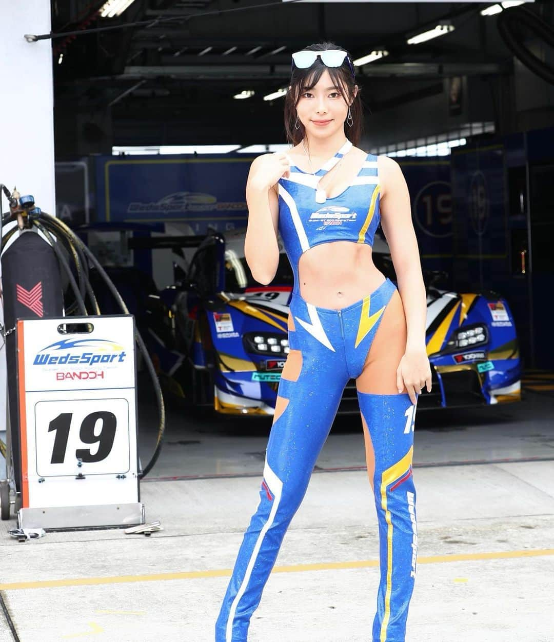 とももとももさんのインスタグラム写真 - (とももとももInstagram)「Wedssport Racing Galsがコスチューム大賞ノミネートされてました💓 冬コスも夏コスも最高なのはwedsでしょ💙 11/10〜投票が始まります！皆さんの力で私たちに大賞を取らせてください🔥 ・ #コスチューム大賞 #レースクイーン大賞 #富士スピードウェイ #SuperGT #wedssport #bandoh #19号車 #weds #ウェッズスポーツ #ウェッズスポーツバンドウ #supergt #supergt2020 #スープラ #スーパーgt #モータースポーツ #レースクイーン #RQ #筋トレ女子 #お尻 #フィグラ女子 #爆走坂東組 #車好き女子 #グラビア #racequeen」11月6日 10時14分 - coco_max0610