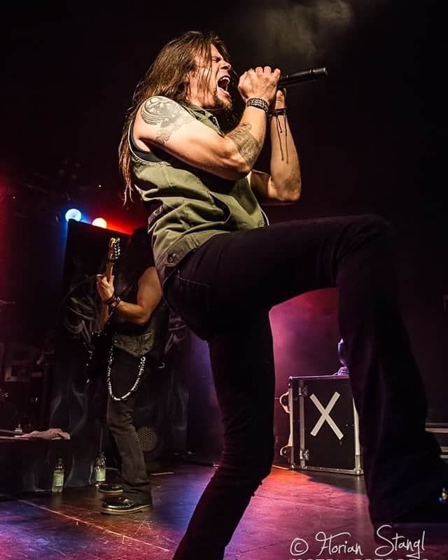 Queensrycheさんのインスタグラム写真 - (QueensrycheInstagram)「#tbt - Todd at Theater Fabrik in Muenchen, Germany 2013 (photo credit Florian Stangl Photography) #queensryche #throwbackthursday #germany🇩🇪 #toddlatorre #tlt #leadvocalist #thevoice #singersongwriter #drummer #guitarplayer #talentedmusician #bamf #wemissyouall #rychersrule」11月6日 10時30分 - queensrycheofficial