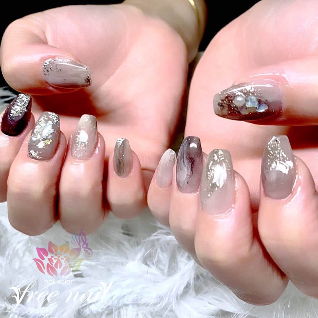 ネイルアーティストryさんのインスタグラム写真 ネイルアーティストryinstagram シックニュアンスネイル 大人の グレージュ ネイリスト ネイルアーティスト ネイルアート ネイルチェンジ ネイルサロン 大阪ネイルサロン ネイルスクール