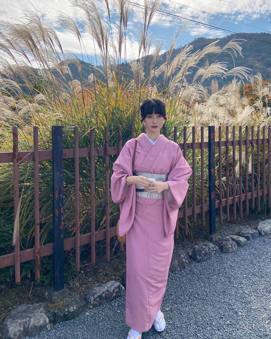 梅村奈央さんのインスタグラム写真 - (梅村奈央Instagram)「久しぶりに旅行ができて、親友にも会えて幸せ満点🌿☺️ #手にはマスク #嵐山」11月6日 21時43分 - umemuranao