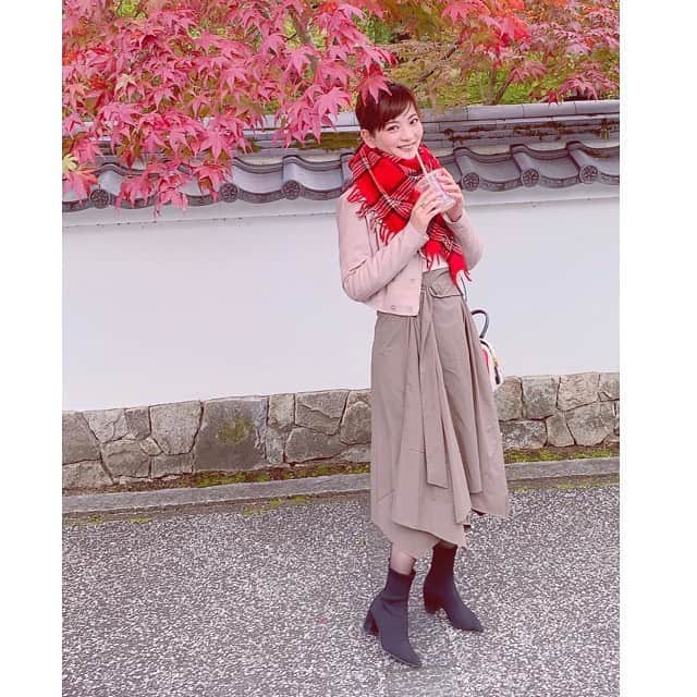 美蘭レンナのインスタグラム：「. . . 10日前の友達との日帰り京都🍁😍🍁 . . お朝はずっと行きたかった#瓢亭 へ😋 . . . #京都#旅#日帰り旅#最高#秋#紅葉 #観光#蹴上#南禅寺#永観堂永#禅林寺 #寺社仏閣#お朝#朝活#美食#お粥#美味しかった #朝から贅沢#朝食 #マフラーは本科の時に買ったから10年愛用してるよ #instagood#instagram#instapic#japan#kyoto#momiji#wasyoku#trip」