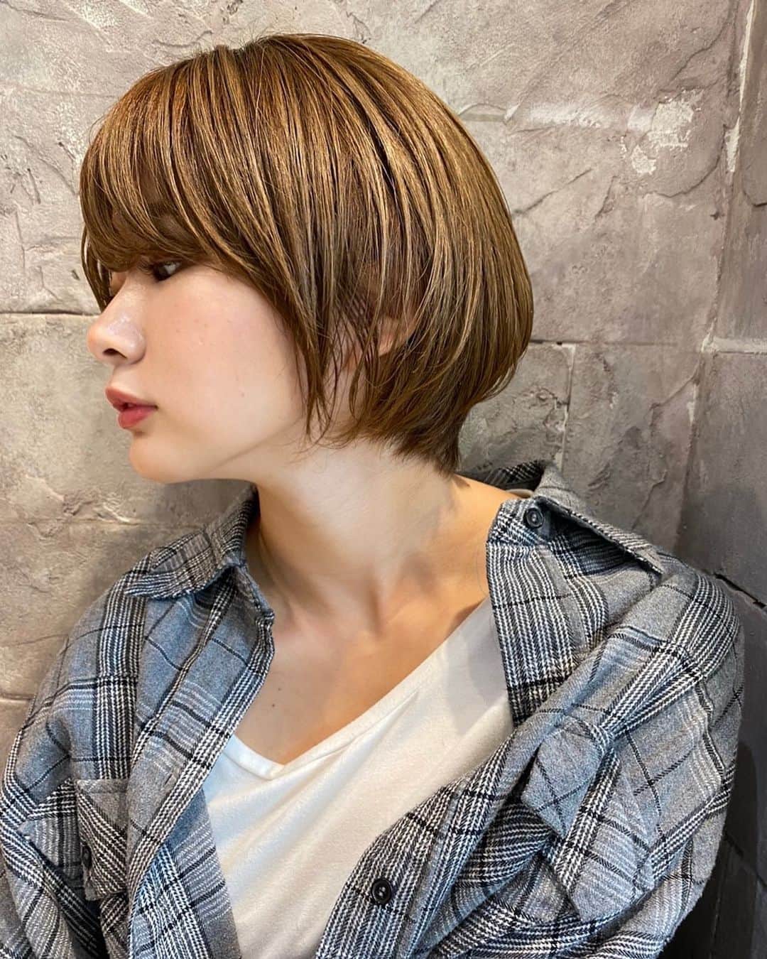 よしかわはるなのインスタグラム：「お首びよーん👁‍🗨 . #サロンモデル #サロモ #名古屋サロモ #名古屋 #モデル #名古屋サロンモデル #撮影 #撮影モデル #ショートヘアアレンジ #ショートアレンジ #ショートカット #ショートヘア #ショート #ヘア #ヘアアレンジ #ヘアスタイル #ヘアカラー #ブリーチ #salon #salonmodel #model #shorthair #hair #haircolor #hairstyles」