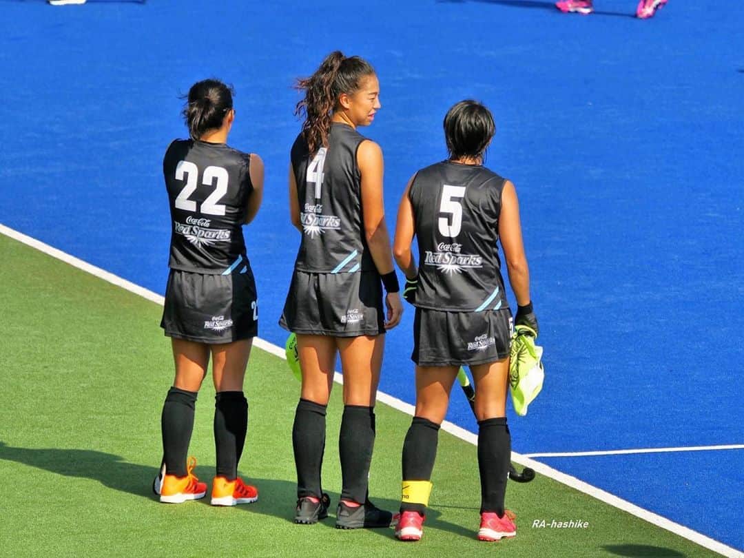 のインスタグラム：「" Do you support us❔🙋‍♀️🙋‍♀️♥️  📸ﾌﾞﾚﾝﾃﾞｨｰさん #fieldhockey  #hockey #black  #cocacola」