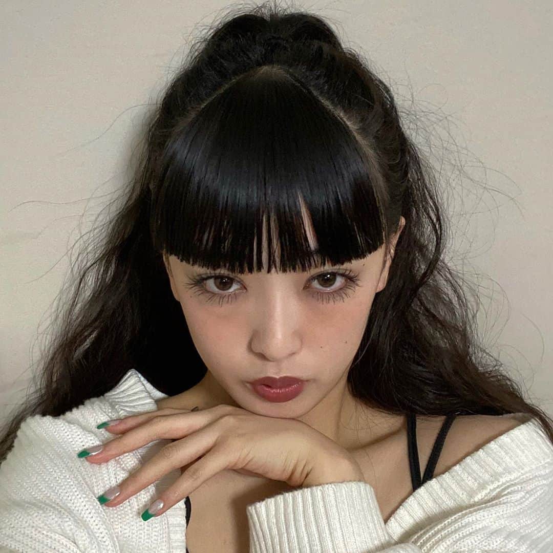 セナのインスタグラム：「❄️♡ . . . いつもお世話になっているキレイモ（@kireimo_official）さんが、さらにお得なプランにリニューアルしたよ〜！全身脱毛が月々3,000 円からできるんだって！是非行ってみてね！！ . . . . . . . . . . . . . . . . . . . . #kireimo #キレイモ #脱毛 #脱毛サロン #美肌 #全身脱毛 #女子力アップ #女子力 #肌ケア #黒髪 #黒髪ロング #ロングヘア #スーパーロングヘア #ポニーテール #ヘアアレンジ #赤リップ #ワイドバング #ぱっつん前髪 #ロングヘアアレンジ #サロモ #サロンモデル  #ootd #selfie #自撮り #作品撮り #ootd4nylonjp」
