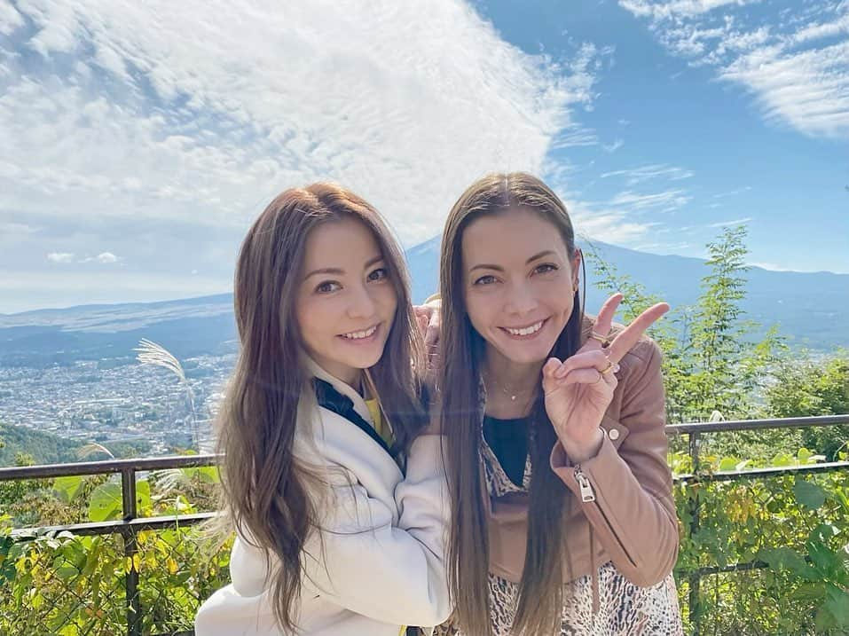 香里奈さんのインスタグラム写真 - (香里奈Instagram)「It was such a fun day🤪 See you next time xxx  With @annatsuchiya0311   #土曜はナニする！？ #関テレ #1107 #2020 #8時30分start #河口湖 #土屋アンナ #annatsuchiya  #魚座a型同士  #香里奈 #karina #checkthisout」11月6日 20時15分 - karina_official_221