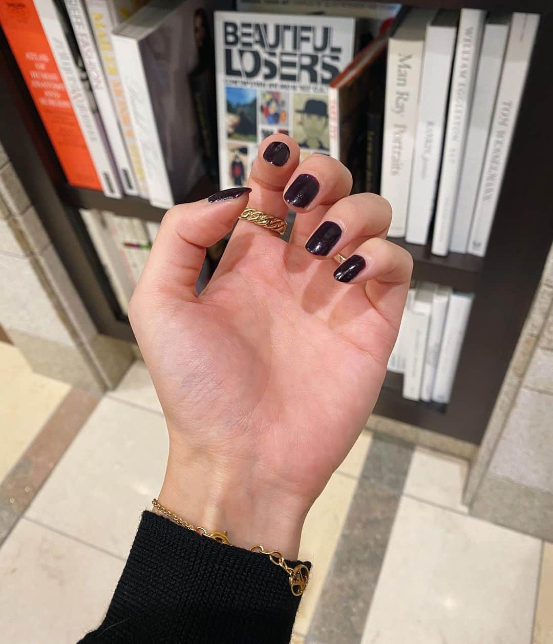 山賀琴子さんのインスタグラム写真 - (山賀琴子Instagram)「CHANELの628番  2度塗りで黒っぽい紫💜 #chanel」11月6日 20時13分 - kotokoyamaga