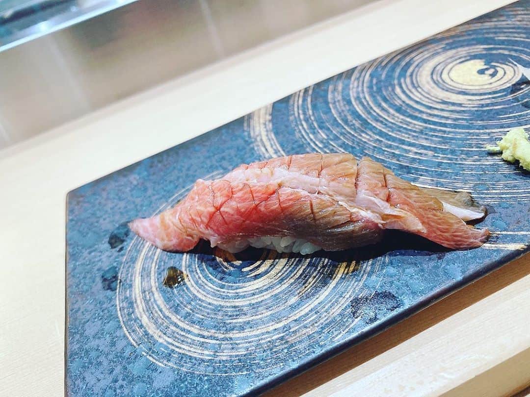 松本旭平のインスタグラム：「まんぞくしか出てこない。  #お寿司 #大好き #dinner」