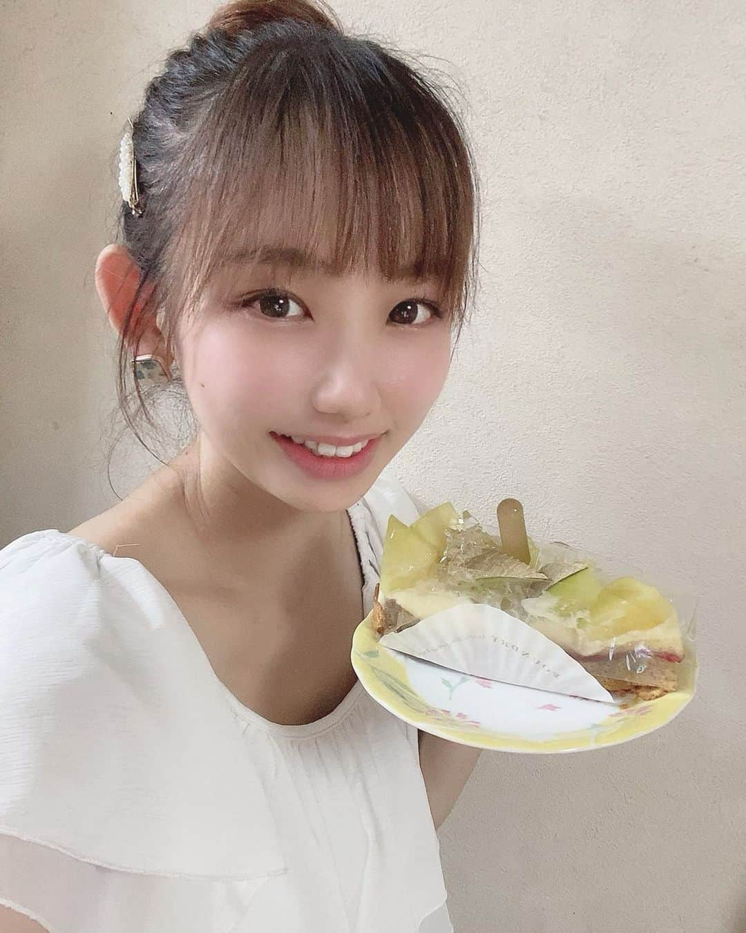 Moeさんのインスタグラム写真 - (MoeInstagram)「. 夏の写真やけど このメロンタルト食べたい😢 メロン食べたい食べたい食べたい😢 . すごくメロン欲してる🍈 . . #サロモ#サロン#被写体 #ポートレート#モデル#撮影 #関西#大阪#beauty#makeup#photoshoot #follow #lovers_Nippon_Portrait #ふぁいんだー越しの私の世界 #写真撮ってる人と繋がりたい #おしゃれさんと繋がりたい  #天王寺スイーツ #あべのハルカス #スイーツ好きな人と繋がりたい  #あべのスイーツ #ファウンドリー #メロン #もえぐるめ #テイクアウト」11月6日 20時23分 - pimoemoe