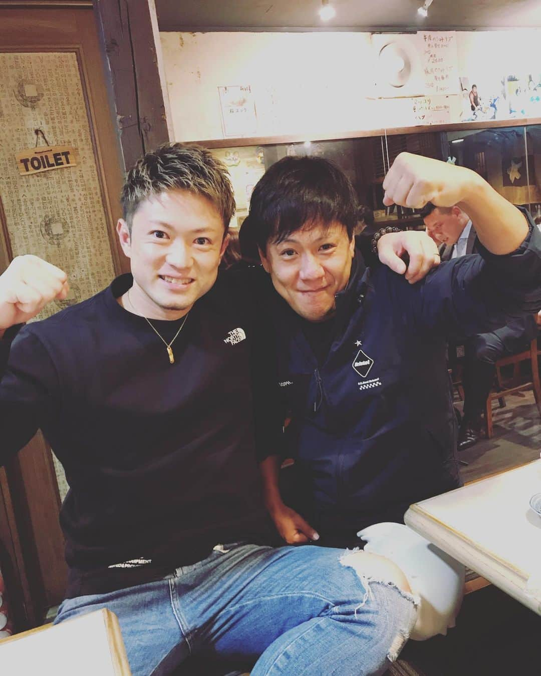 長崎峻侑さんのインスタグラム写真 - (長崎峻侑Instagram)「親友でもあり、師匠でもある社長と😄🍺 社員とバイト連れて毎月美味しいものを食べさせてくれます🍖✨ ほんと、色んな意味で命の恩人💪 来月は蟹🦀だって😎✨ #キズナエクスプレス　#引越し　#焼肉　#社長　#命の恩人　#来月は蟹」11月6日 20時24分 - shunsukenagasaki