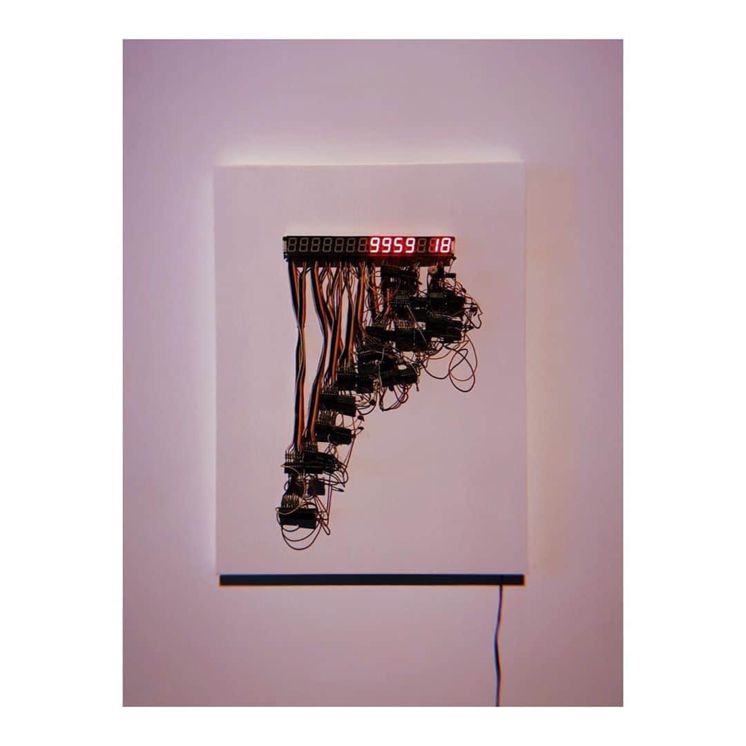 木下流声のインスタグラム：「. “30万年の時計” . . . #stars展 #30万年の時計 #宮島達男 #現代美術 #アート #art」
