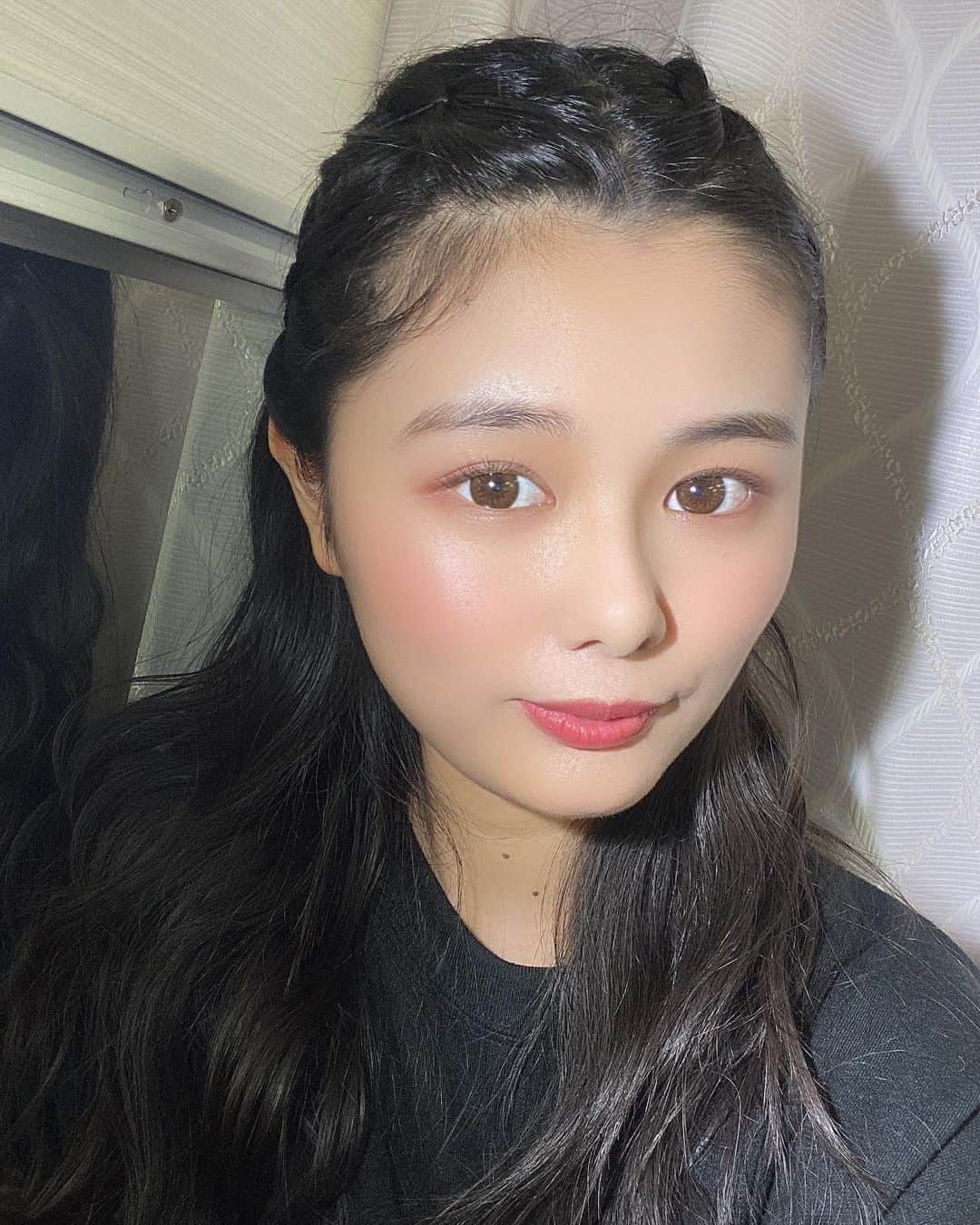 のインスタグラム：「撮影終わりに、私服にあわせてメイクさんがヘアアレンジしてくれた🥰 幸せだ😳   #newpost #photo #photography #撮影 #撮影モデル #セルフィー #セルフィー女子 #自撮り #自撮り女子 #selfie #丸顔 #黒髪 #黒髪女子 #ミスid #ミスid2021 #タレント #グラビア #インスタグラビア #いいね #いいね返し #いいね返しは絶対 #lfl #l4l #likeforlikes #like4likes #instaphoto #instagood #follow #followｍe」