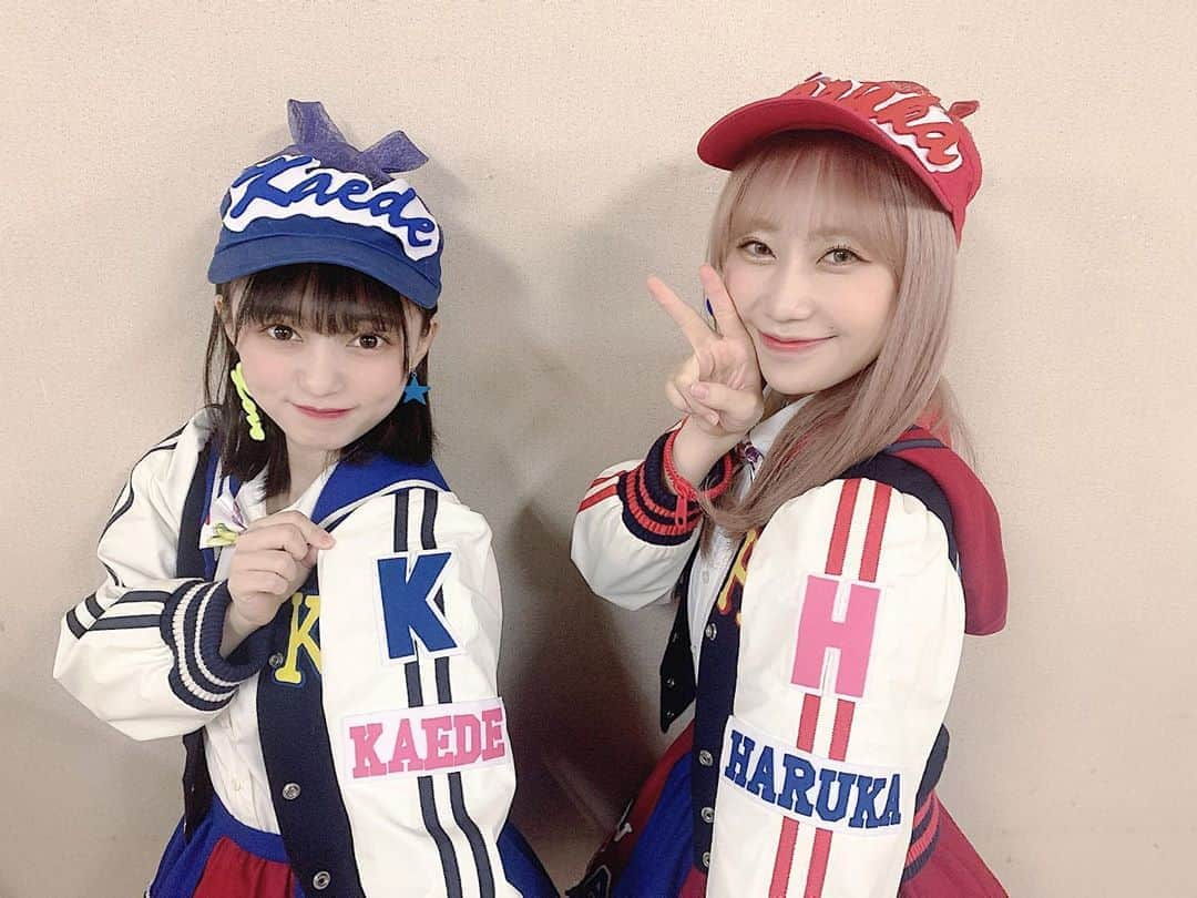 上野遥さんのインスタグラム写真 - (上野遥Instagram)「💙❤️ ・Kaede×Haruka 「生意気リップス」💋 私たちを好きになると、火傷するよ😉 ・ ・ #hkt48 #なこみく #生意気リップス #はるかえ #って書いてあるけど #姉弟関係 #っていつも呼ばれます　#up2 #一応コンビ名もある　#好きに呼んでくださいな　#ちなみにうちの娘 #最近 #反抗期 #わら」11月6日 20時42分 - harutan.pink