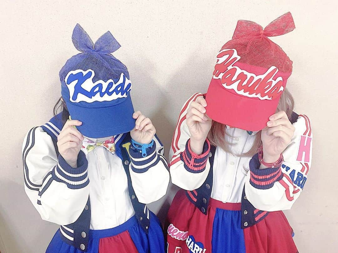 上野遥さんのインスタグラム写真 - (上野遥Instagram)「💙❤️ ・Kaede×Haruka 「生意気リップス」💋 私たちを好きになると、火傷するよ😉 ・ ・ #hkt48 #なこみく #生意気リップス #はるかえ #って書いてあるけど #姉弟関係 #っていつも呼ばれます　#up2 #一応コンビ名もある　#好きに呼んでくださいな　#ちなみにうちの娘 #最近 #反抗期 #わら」11月6日 20時42分 - harutan.pink