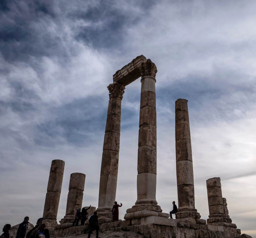 National Geographic Travelさんのインスタグラム写真 - (National Geographic TravelInstagram)「Photo by Muhammed Muheisen @mmuheisen / People take selfies next to the Temple of Hercules, a historic site in the Amman Citadel in Jordan. For more photos and videos from different parts of the world, follow me @mmuheisen and @mmuheisenpublic. #muhammedmuheisen #Amman #الاردن #citadel」11月6日 20時38分 - natgeotravel