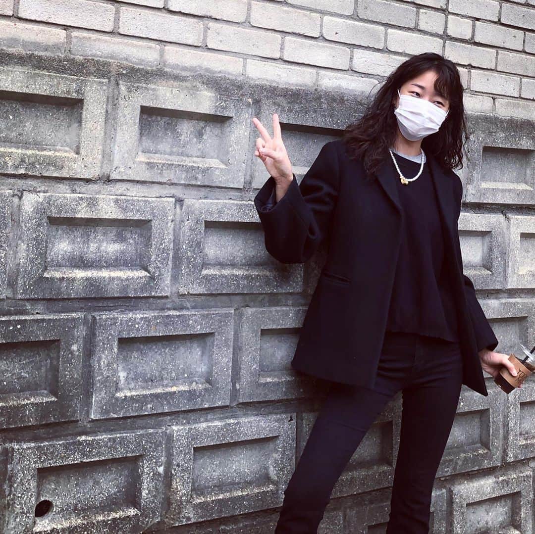 ヒョニ・カンさんのインスタグラム写真 - (ヒョニ・カンInstagram)「Me in black ✌️」11月6日 20時50分 - hyoni_kang