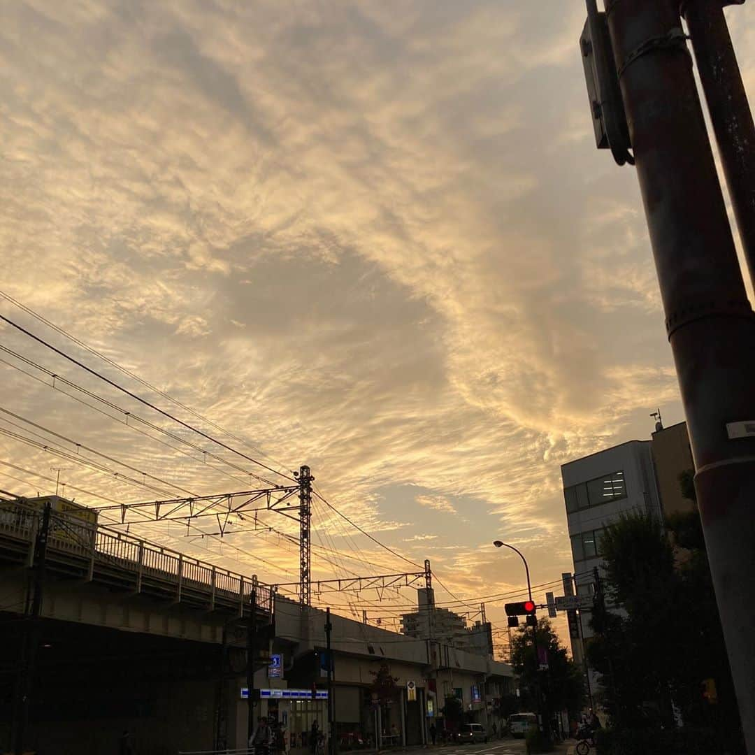 佐藤竜雄のインスタグラム：「#瞬間 #鮮やかな #夕空 #高円寺」