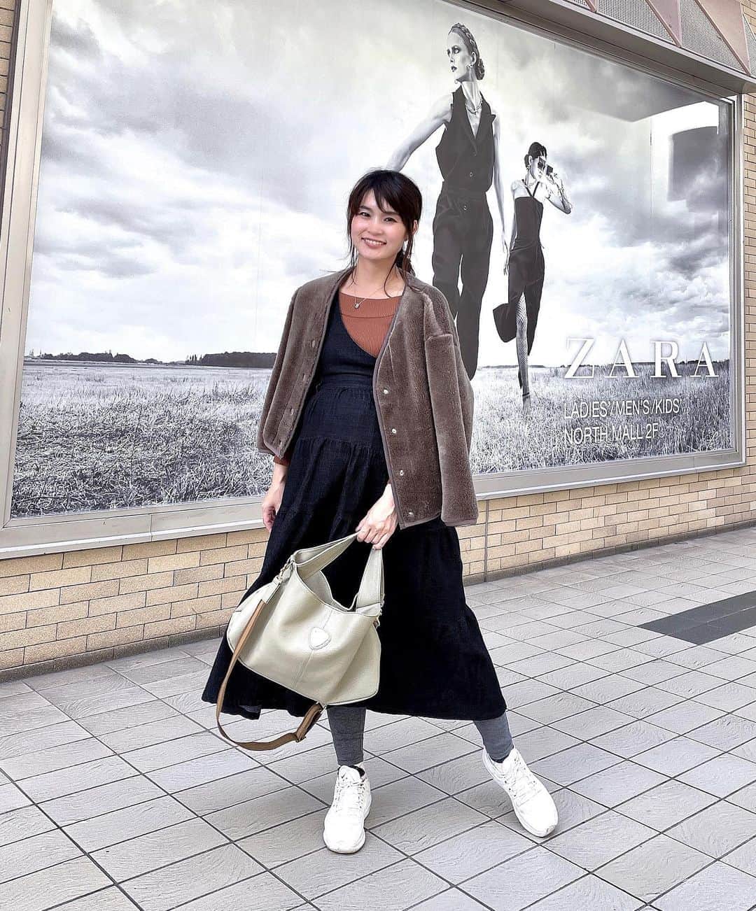 三佐和あやのインスタグラム：「はやく ぱくちゃんにあいた〜い‼️﻿ ぱくちゃんはのんびりで まだ﻿ タイミングが わからないけど﻿ ...今日もわたしは 元気です🎀﻿ ﻿ ﻿ #code  coat ... @beautyandyouth_official ﻿ Knit ... @kobe_lettuce  onepiece ... @kobe_lettuce  shoes ... @nike  Bag ... @atao.kobe  ﻿  ﻿ #秋コーデ #きょコ #いつコ #シンプルコーデ #大人カジュアル #ママコーデ #ママバッグ #ママファッション #マタママ #臨月 #ファッション #お洒落 #バッグ  #fashion #ootd #大人女子 #アラサー #アラフォー #大人可愛い #ぷんにー #マタニティコーデ #アラサーママ #30代コーデ」