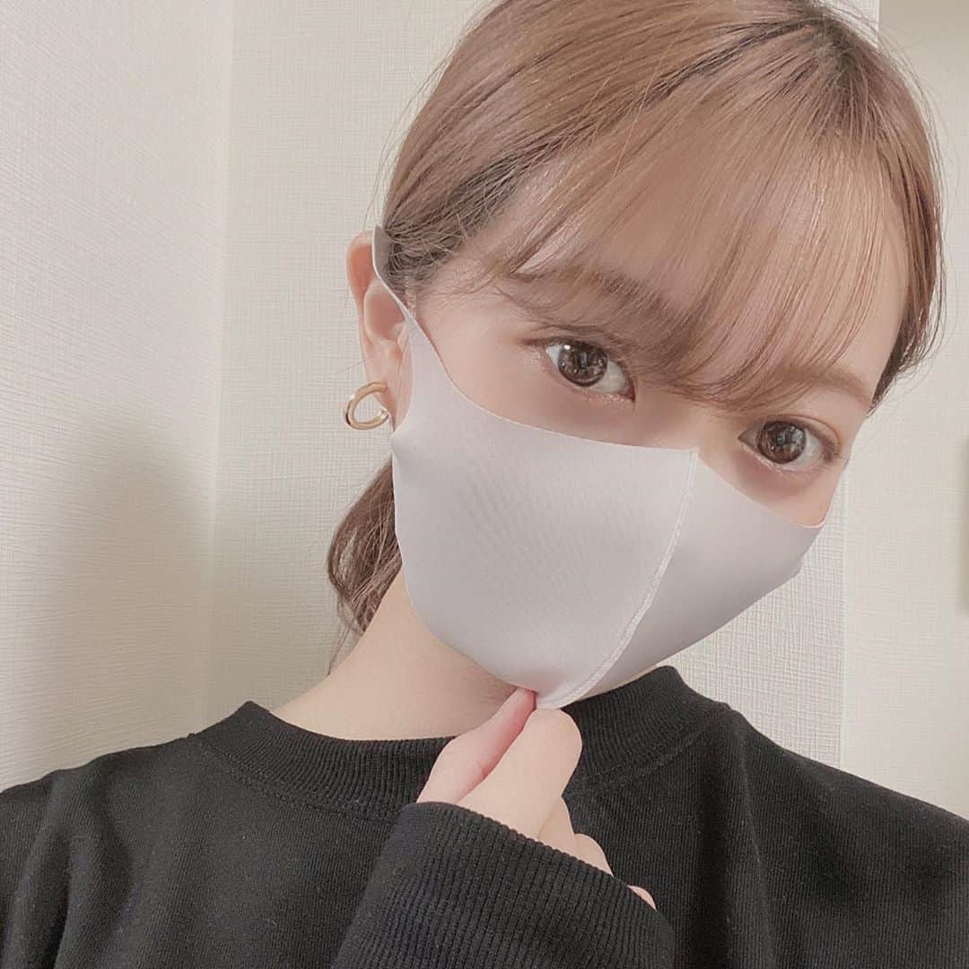末次愛梨のインスタグラム：「付けてて心地いいマスク😷♡  今やマスクは生活の一部だから、 メイクが崩れにくいとか 肌に刺激が少ない物を選ぶんだけど、 ここのマスクは長時間着けてても息苦しくないし メイクも崩れにくくて良かったよ♪  デザインやカラーが豊富で 洋服を選ぶみたいに楽しめるのもいいよね😍  全国展開してるビーズ･手作りアクセサリーパーツの パーツクラブという会社がマスククラブを展開してるそうです🥰  @maskclub_official @partsclub_official  #マスク#パーツクラブ#マスククラブ#コロナ対策#おしゃれマスク#お洒落#立体マスク」