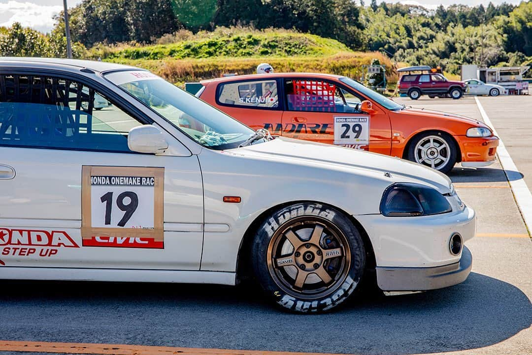 mistbahnさんのインスタグラム写真 - (mistbahnInstagram)「_ STEP UP EK9 Honda CIVIC Type R _ Shot on 4-Nov 2019 "HONDA VTEC ONE MAKE RACE Rd.4" organized by @zerofighterautocustom at Suzuka TWIN Circuit _ car(No19): STEP UP car(No29): @andare19 - 副島空調 - @zerofighterautocustom photo: @mistbahn _ _ JP) 2019年11月4日 鈴鹿ツインサーキット、ゼロファイターさん( @zerofighterautocustom )主催「HONDA VTEC ONE MAKE RACE Rd.4」で撮影。 _ _ #hondavteconemakerace #zerofighterautocustom #suzukatwincircuit #suzukatwin #鈴鹿ツイン #鈴鹿ツインサーキット #stepup #honda #civic #hondacivic #ホンダシビック #シビック #ctr #ek9 #ek #ekcivic #ek4 #em1 #hondacivictyper #eg6 #egcivic  #osakajdm #kanjo #kanjostyle #kanjoracer #kanjozoku #timeattack #timeattackjapan #trackcar #hondasontrack」11月6日 21時06分 - mistbahn