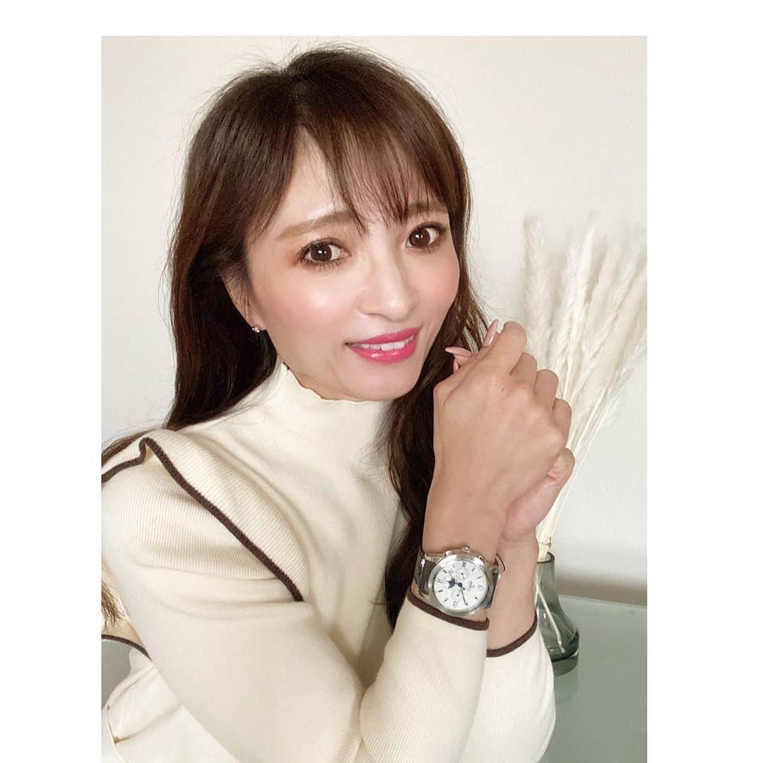 AriizumiEmaさんのインスタグラム写真 - (AriizumiEmaInstagram)「腕時計は、殆どの日で付けていますが、LOBOR  @loborjapan の時計は、フェイスが大き目が好きな私にはぴったりです。 今回は、ブラックのベルトにしました！ フェイスの中もおしゃれで、存在感があります！ 男女で付けられるのも魅力です^ ^ ・ クーポンコードは、 【emaarkd78】 ご使用で10パーセントオフになります✨ (クーポン使用期限は本日より1年間)  #lobor #ロバー #腕時計 #時計 #手元倶楽部  @loborjapan」11月6日 21時07分 - ema_ariizumi
