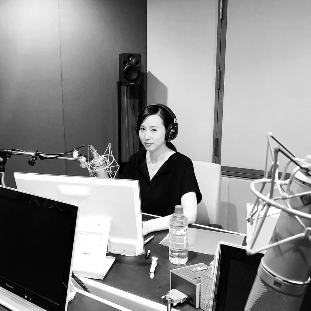 江連裕子さんのインスタグラム写真 - (江連裕子Instagram)「. スタジオでナレーション撮りをさせて頂きました。 ラジオのスタジオとはまた違った機材で興味深かったです🎙 . #ナレーション #ナレーション#ナレーション収録 #ナレーター #江連裕子 #アナウンサー #キャスター #声 #収録」11月6日 21時07分 - yuko_ezure