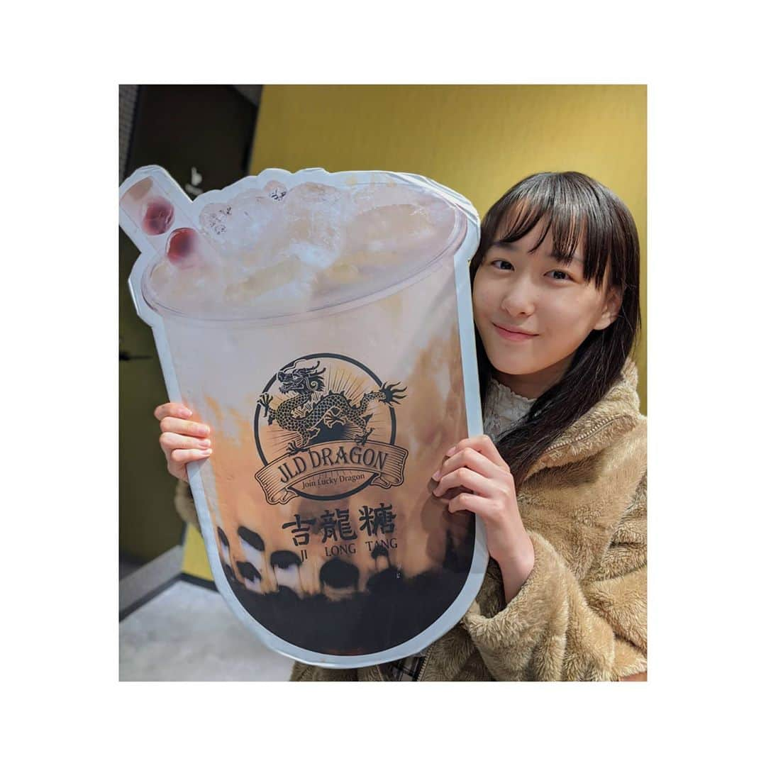 山下森羅さんのインスタグラム写真 - (山下森羅Instagram)「🧸 #jilongtang の #タピオカ を飲みました～🐻❤ : : 久しぶりのタピオカ、美味しかったです😋🍴💗 : : タピオカのお店には詳しくないので、これからいろんな #タピオカ屋さん に行ってみたいと思います(*´ ꒳ `*) : : #中学生 #中学2年生 #女子中学生 #スターダスト #スターダストプロモーション #スタダ #山下森羅 #飲み物 #流行り #美味しい #グルメ #吉龍糖」11月6日 21時07分 - shiira_yamashita0922