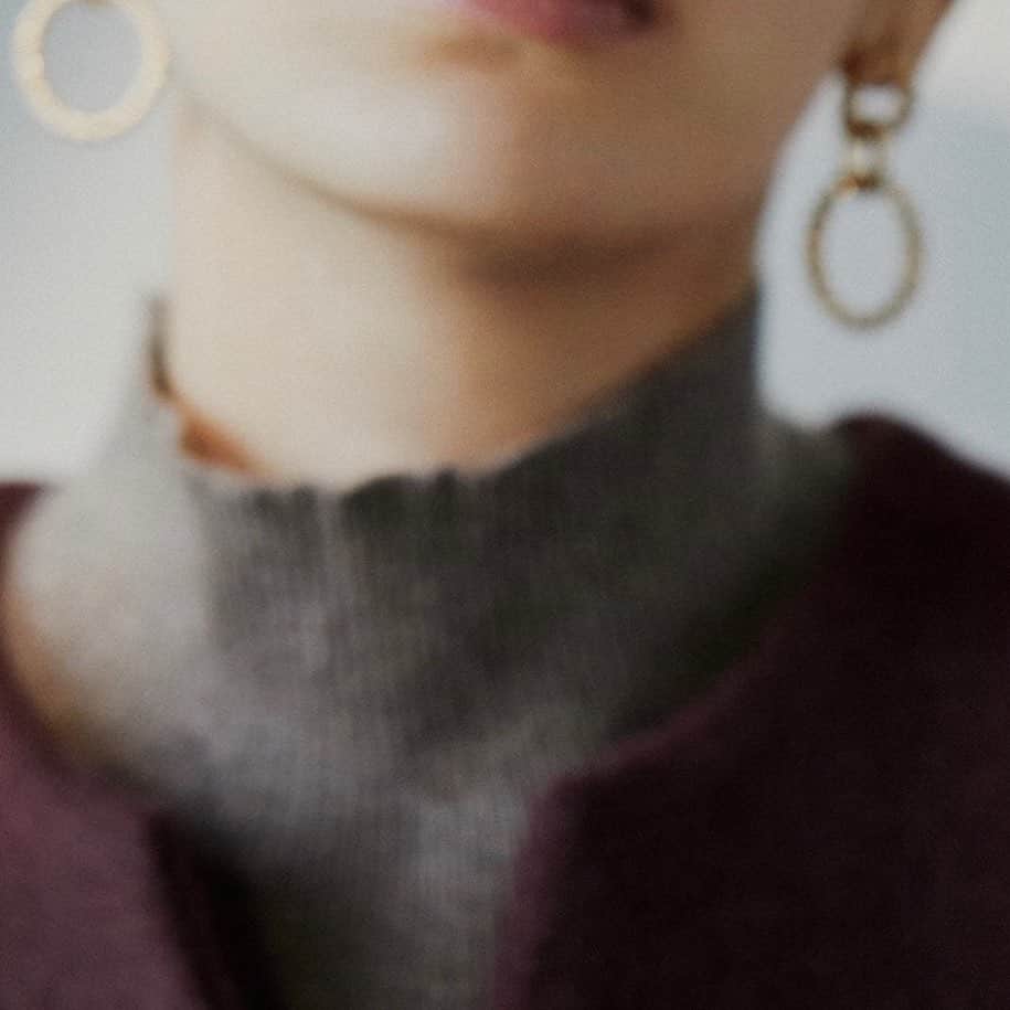 ozoc_officialのインスタグラム：「C4 AUTUMN COLLECTION 2020﻿ @ozoc_c4﻿ 「independent lines」﻿ ﻿ ﻿ ART DIRECTOR ／YOSHIHIDE UCHIDA﻿ @yoshihideuchida﻿ PHOTO／SAKI OMI（io）﻿ @omisakii﻿ HAIR＆MAKE／MASAYOSHI OKUDAIRA﻿ @masayoshiokudaira﻿ MODEL／RIONA（AMAZONE）﻿ @riona__n﻿ ﻿ ﻿ ﻿ ﻿ ﻿ #c4_official﻿ #ozoc_c4﻿ #20AW﻿ #Collection﻿ #CasualLuxury﻿ #ClassicTaste﻿ #CoordinateMismatch﻿ #CleanIntelligent﻿ #シーフォー」