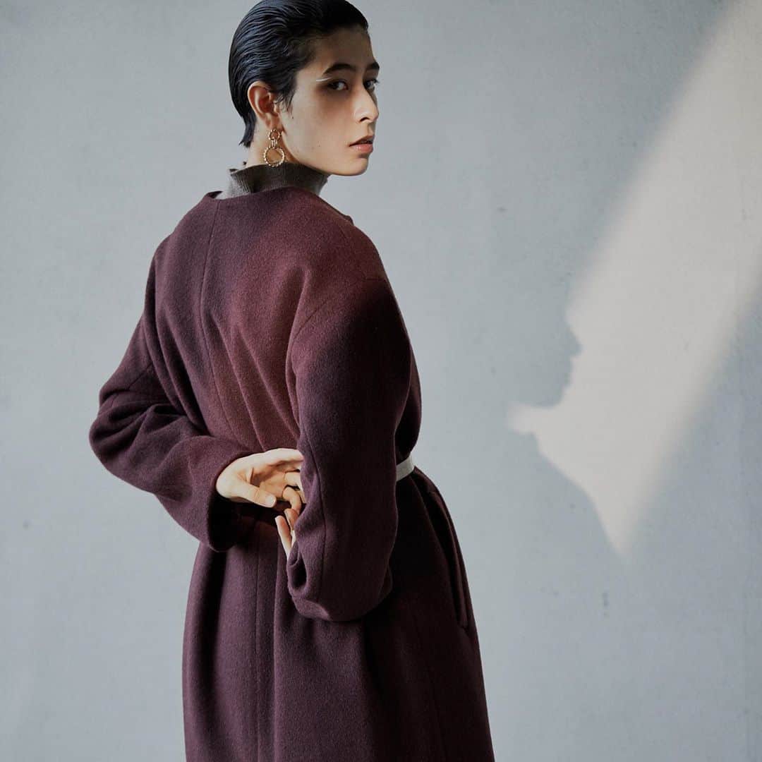 ozoc_officialのインスタグラム：「C4 AUTUMN COLLECTION 2020﻿ @ozoc_c4﻿ 「independent lines」﻿ ﻿ ﻿ ART DIRECTOR ／YOSHIHIDE UCHIDA﻿ @yoshihideuchida﻿ PHOTO／SAKI OMI（io）﻿ @omisakii﻿ HAIR＆MAKE／MASAYOSHI OKUDAIRA﻿ @masayoshiokudaira﻿ MODEL／RIONA（AMAZONE）﻿ @riona__n﻿ ﻿ ﻿ ﻿ ﻿ ﻿ #c4_official﻿ #ozoc_c4﻿ #20AW﻿ #Collection﻿ #CasualLuxury﻿ #ClassicTaste﻿ #CoordinateMismatch﻿ #CleanIntelligent﻿ #シーフォー」