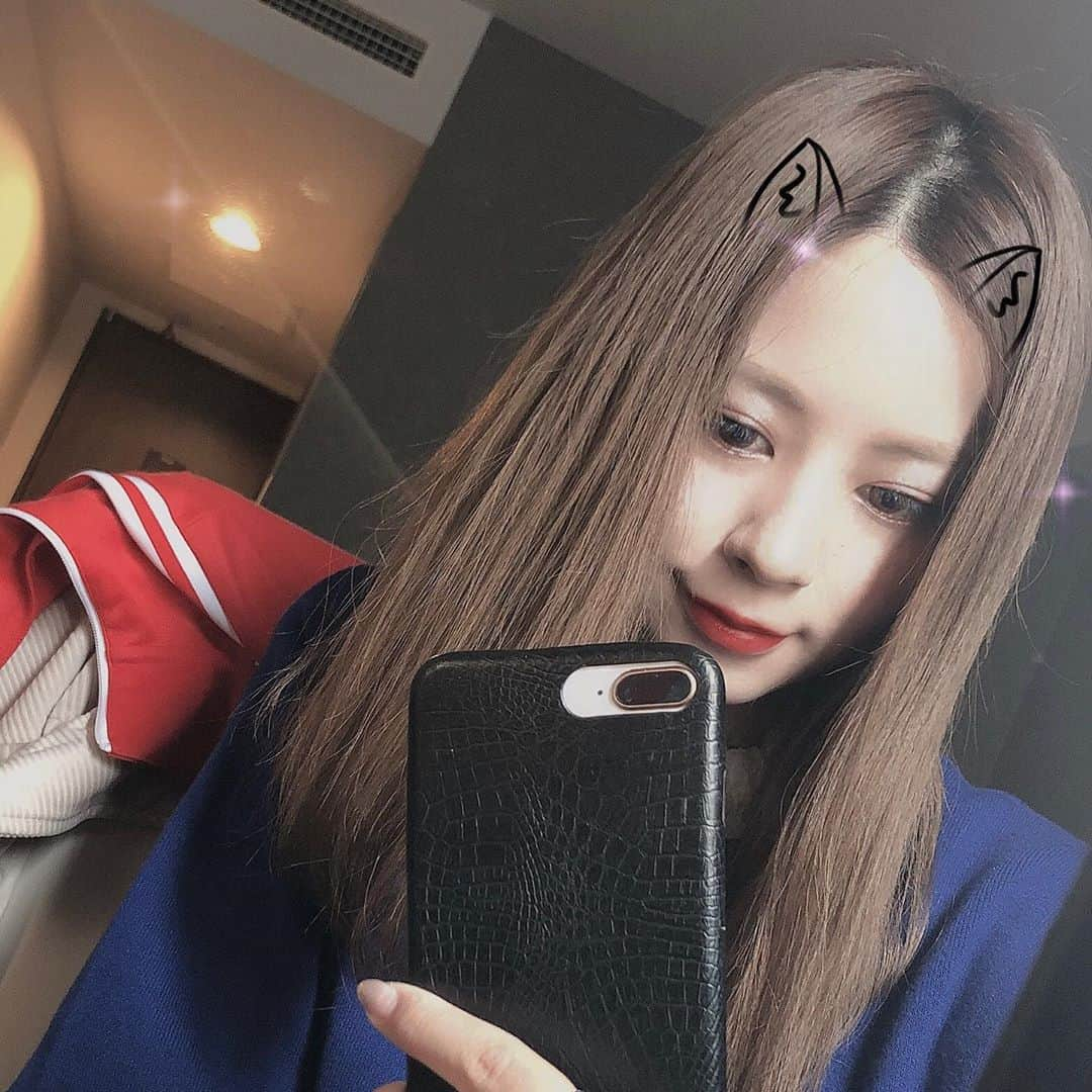 舞城モアサさんのインスタグラム写真 - (舞城モアサInstagram)「. . はやく髪伸ばしたい🥺❤︎❤︎ . #hair #髪伸ばしたい」11月6日 21時20分 - maishiro_moasa