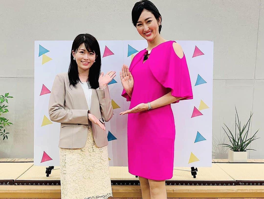 筒井菜月のインスタグラム：「【まるのうち保健室〜私と向き合う時間〜】 ・ まるのうち保健室様のウェビナー講師のお仕事が無事に終わりました✨ご参加頂いた皆様、本当にありがとうございます😆  あたたかい眼差しが画面越しにも感じられた気がします💗 ・ 今朝まで結膜炎で目が開かなかったのですが、痛み止めの大量投与と抗生物質で何とか大丈夫でした✨ ・ アナログ人間の私はウェビナーに慣れておらずギリギリまであたふたしていたのですが、まるのうち保健室制作・企画チームの皆様のあたたかいサポートで何とか乗り切れました❣️ ・ PCが不調の私の代わりに、休日なのにウェビナー前にプレゼンの印刷をしてくれて、サプライズで東京駅までわざわざ見送りに来てくれた夫にも本当に感謝ですし、深い愛情を感じて益々絆が深まりました🥰やはり愛情は行動に現れますね‼️ ・ 母の誕生日ケーキも4個買えたので、今から仙台に戻ります‼️ 明日は治療当日。笑顔で母の免疫力をアップして臨みたいと思います🥰✨😊✨🥰 ・ #まるのうち保健室　#丸の内　#健康　#健康美　#本当の美しさ #パソナグループ　#パソナ　#PASONA #筒井菜月　#パソナグループPRアンバサダー　#health #beauty #happy #smile #thankyou」