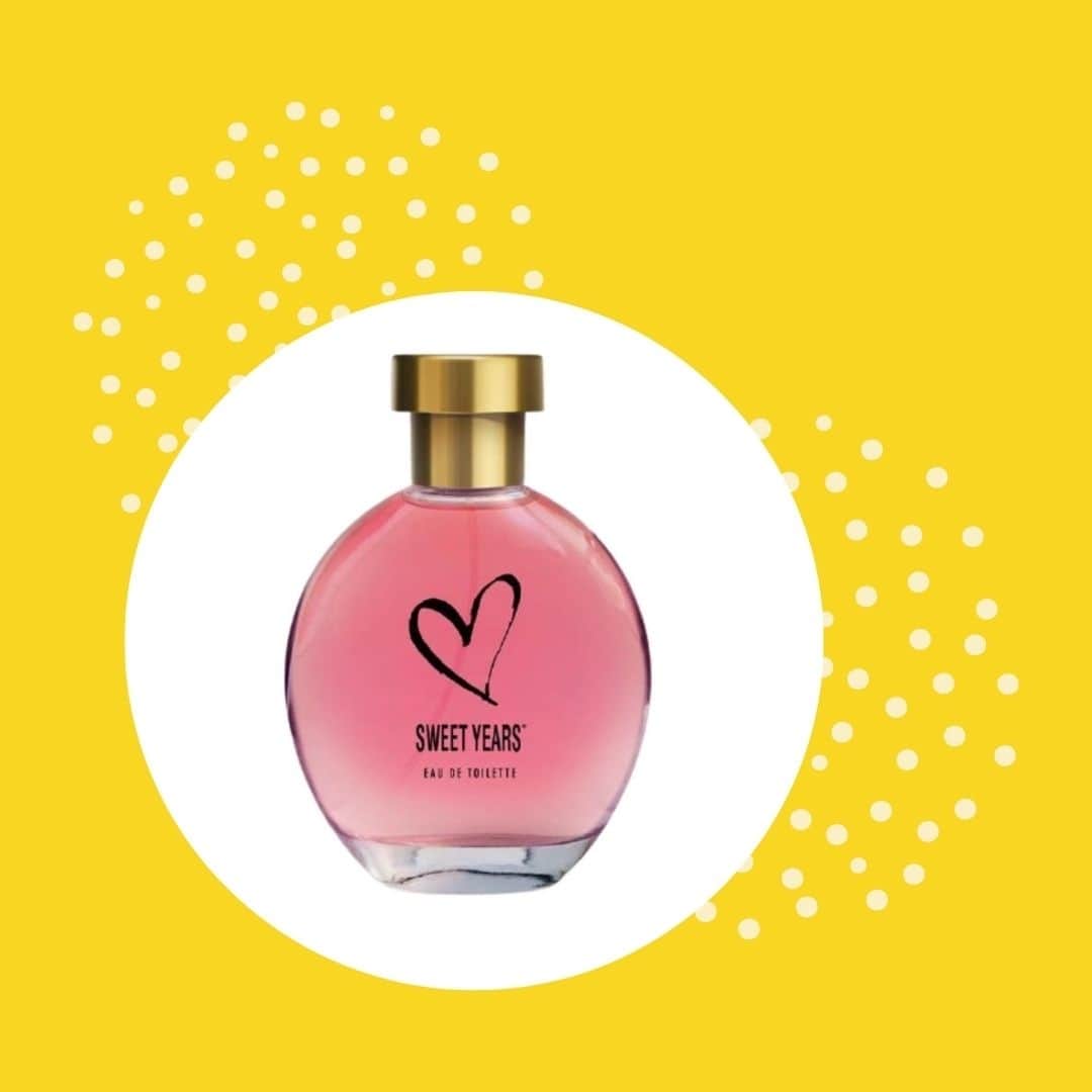 スイートイヤーズさんのインスタグラム写真 - (スイートイヤーズInstagram)「Sweet & Chic parfume⁣ Per un venerdì al top! ✨⁣ .⁣ .⁣ .⁣ .⁣ .⁣ #friday #friyay #parfume #sy」11月6日 21時30分 - sweetyears_official