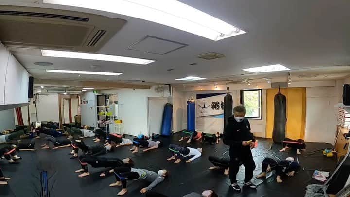裕樹のインスタグラム：「Kickoutレディースクラス満員ありがとうございました♪  キックフィットも多くの参加ありがとうございました！  いやぁ  楽しいね（笑）」
