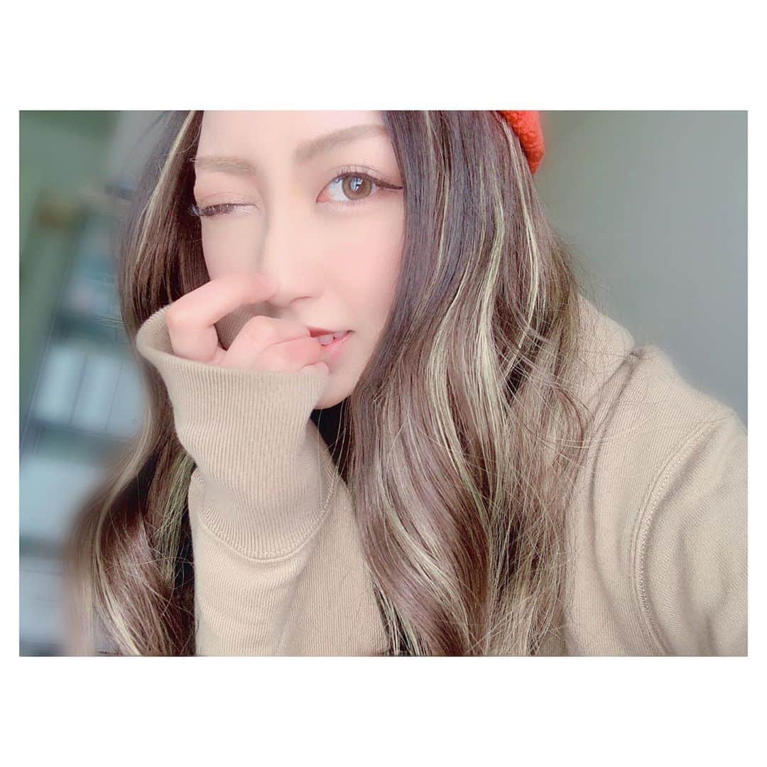 Nacoのインスタグラム：「一つのステージに終止符を打ち 11月から新たなステージ。 模索しながらまた自分らしい形を作っていこう🦄💫 . どんな時も笑顔で私らしくいたいね。 . #selfie #instaselfie #Nacostagram #mylife #makeup #hairstyle #beauty #happy #stage #new #november #start #nextstage #followｍe #likeforlikes #japanese #셀카 #셀스타그램 #나코스타그램 #셀피 #일본인 #모델 #パーカー #ニット帽 #定番 #笑顔が一番」