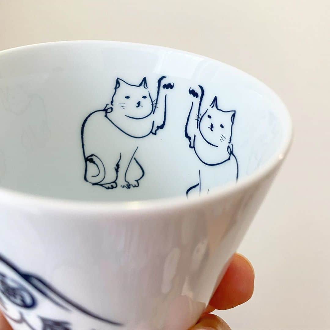 服部円のインスタグラム：「新吉原の新作😻 岡野ちゃんがつくる猫モチーフは猫への好きが溢れつつも粋なデザイン。今年は浅草の酉の市にもいけないけど、またお店にいきたいよ〜🥺」