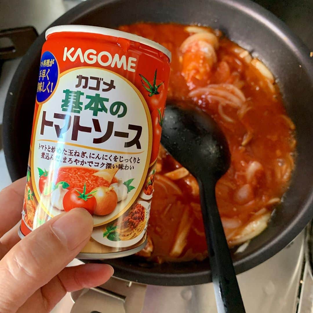 aya*** さんのインスタグラム写真 - (aya*** Instagram)「2020.11.6 Friday﻿ ﻿ ﻿ 先週末のランチに作った蟹のトマトクリームソースパスタ。﻿ 蟹は ますよねさん ＠masuyone_23 から提供していただいた、生ズワイガニ🦀﻿ ﻿ 蟹は蒸して身をほぐし、残った殻はオリーブオイルでニンニクと一緒にじっくり炒めて旨味を出す！﻿ トマトホール缶を使うつもりがまさかの在庫切れやったけど、 安売りの時に買っといたトマトソース缶に助けてもらいました😂﻿ ﻿ 蟹の蒸し汁と、蟹の殻からも旨味がたっぷり出て、﻿ 贅沢すぎるパスタランチに大満足😋﻿ ﻿ ますよねさんの蟹は冷凍されたものやけど、　﻿ 生でも美味しくいただける逸品！﻿ 楽天グルメ大賞など、たくさん受賞されとることにも 納得の美味しさでした👍🏻﻿ ﻿ ﻿  ﻿ #ますよね﻿ #ますよね海鮮部 ﻿ #第一期越前かに問屋ますよねアンバサダー ﻿ #今日のごはん#今日のご飯#パスタ#Pasta#蟹#ごはん#locari#foodpic#igersjp#aya_aya飯#暮らしを楽しむ#フーディーテーブル#ランチ#昼ごはん#お昼ごはん#おうちごはん#料理#暮らし#日々#おうちごはんLover#ひとりごはん」11月6日 13時07分 - aya_aya1128