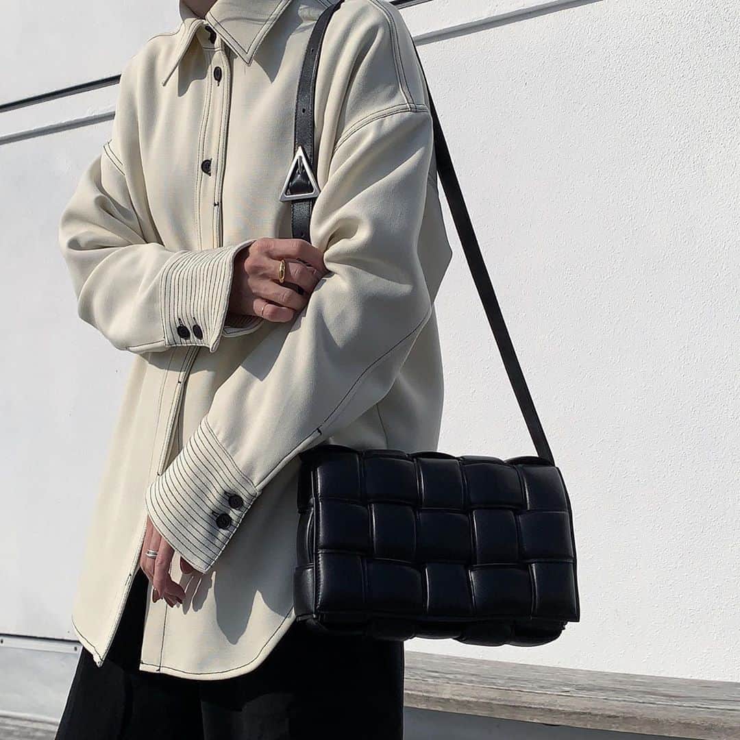 Mie Kawanoのインスタグラム：「肌寒い日𓇮  #alettajewelry #bottegaveneta  #todayful #canaljean」