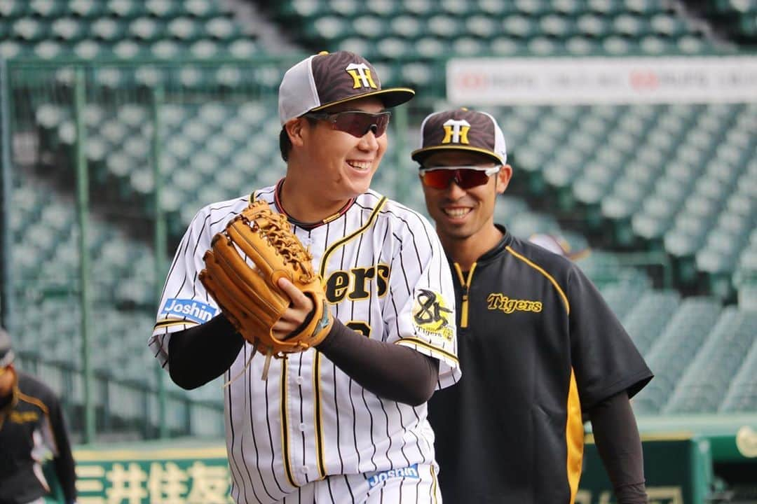 阪神タイガースさんのインスタグラム写真 - (阪神タイガースInstagram)「今日は、試合が無いため、甲子園球場で練習を行いました‼️  #小幡竜平 選手 #井上一樹 コーチ #梅野隆太郎 選手 #植田海 選手 #原口文仁 選手 #近本光司 選手 #大山悠輔 選手 #江越大賀 選手 #熊谷敬宥 選手 #島田海吏 選手 #坂本誠志郎 選手 #阪神タイガース #its勝笑timeオレがヤル」11月6日 13時02分 - hanshintigers_official