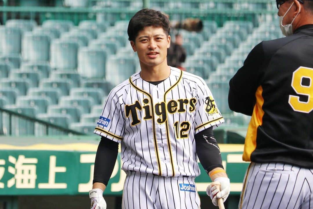 阪神タイガースさんのインスタグラム写真 - (阪神タイガースInstagram)「今日は、試合が無いため、甲子園球場で練習を行いました‼️  #小幡竜平 選手 #井上一樹 コーチ #梅野隆太郎 選手 #植田海 選手 #原口文仁 選手 #近本光司 選手 #大山悠輔 選手 #江越大賀 選手 #熊谷敬宥 選手 #島田海吏 選手 #坂本誠志郎 選手 #阪神タイガース #its勝笑timeオレがヤル」11月6日 13時02分 - hanshintigers_official