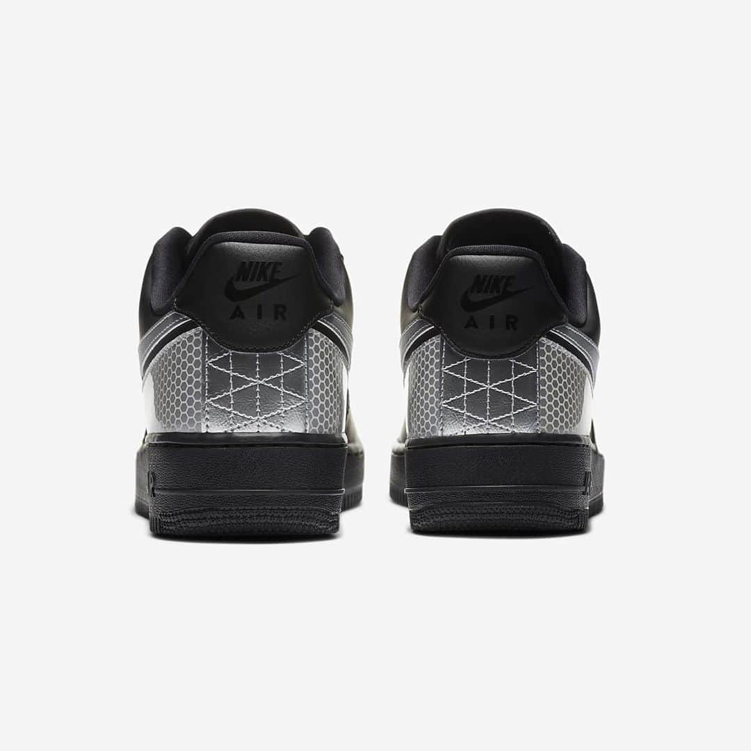 HYPEBEASTさんのインスタグラム写真 - (HYPEBEASTInstagram)「@hypebeastkicks: @3m and @nike continue their collaborative efforts with their latest release that sees a duo of Air Force 1 ‘07 LV8 sneakers get the shiny light-reflective treatment. Dropping in “Black/Metallic Silver” and “Summit White/Black,” the AF1s have been made from supple premium leather and feature a large 3M grid panel on the heel and vamp, a “Metallic Silver” Swoosh, a dual-branded tongue tab and 3M-speckled laces. Both version are available now on Nike website now for approximately $117 USD.⁠⠀ Photo: Nike」11月6日 13時02分 - hypebeast