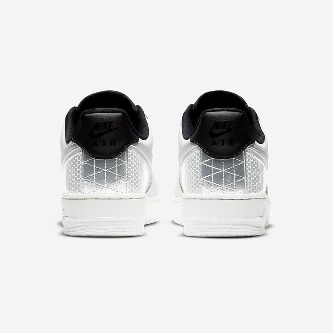 HYPEBEASTさんのインスタグラム写真 - (HYPEBEASTInstagram)「@hypebeastkicks: @3m and @nike continue their collaborative efforts with their latest release that sees a duo of Air Force 1 ‘07 LV8 sneakers get the shiny light-reflective treatment. Dropping in “Black/Metallic Silver” and “Summit White/Black,” the AF1s have been made from supple premium leather and feature a large 3M grid panel on the heel and vamp, a “Metallic Silver” Swoosh, a dual-branded tongue tab and 3M-speckled laces. Both version are available now on Nike website now for approximately $117 USD.⁠⠀ Photo: Nike」11月6日 13時02分 - hypebeast