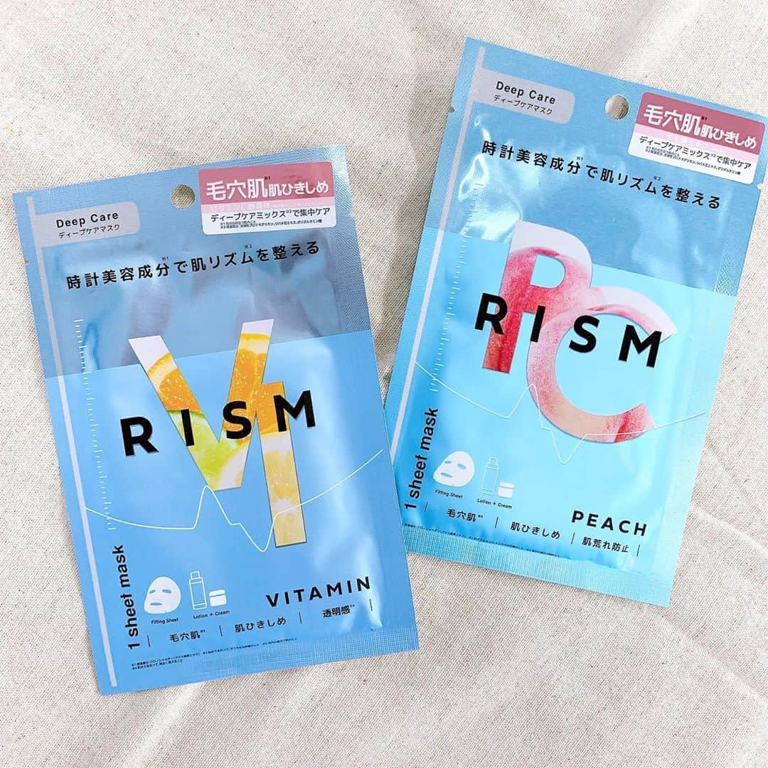 美的 Biteki's official Instagram! さんのインスタグラム写真 - (美的 Biteki's official Instagram! Instagram)「＼新発想のスキンケアブランド「RISM（リズム）」がこの秋、誕生！／  「RISM」が着目したのは時計美容成分（※1）と肌リズム（※2）。肌リズムを整える時計美容成分クロノシャルディを配合したシートマスク「RISM Deep Care Mask」を毎日のスキンケアに取り入れることで、外的刺激や不規則な生活で乱れがちな肌リズムを整え、体内時計と同じように昼と夜で変化する肌を、すこやかでみずみずしい肌へ導いてくれます✨  100％コットンの程よい厚みのあるシートはたっぷり美容液を含んでいてピタッと肌に密着！ 季節や年齢、肌質などによって変化しやすい肌悩みに合わせて、10種類のシートマスクがあるから、その日の肌状態や気分に合わせて使い分けて♪  ※1 保湿成分：クロノシャルディ（ブドウ果実エキス） ※2 肌がうるおって、すこやかな状態のこと  RISM Deep Care Mask　1枚　￥180（税抜）  #RISM #肌リズム #新コスメ #新スキンケア #シートマスク #保湿 #ハリ #毛穴 #透明感 #皮脂 #時計美容 #美的 #美的com #bitekicom」11月6日 13時03分 - bitekicom