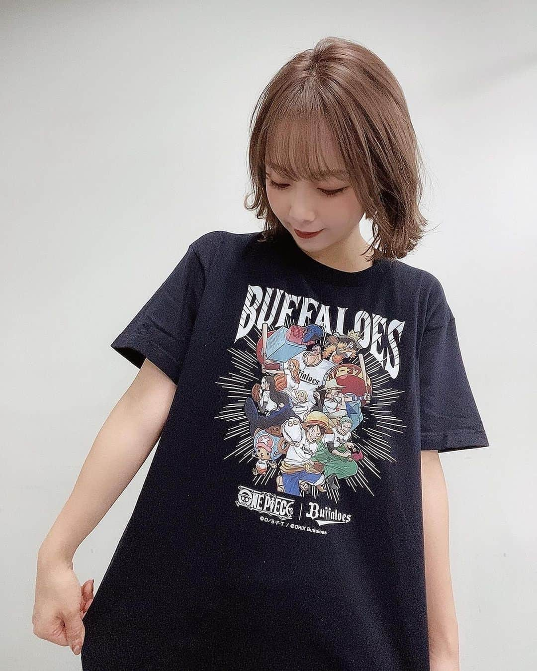 MIYUさんのインスタグラム写真 - (MIYUInstagram)「ホーム最終戦。﻿ ﻿ ﻿ ﻿ バファローズへのご声援、﻿ 宜しくお願いします✨✨﻿ ﻿ ﻿ ﻿ ﻿ ⋆٭⋆⚾︎- - - - - - - - - - - - - - - - -⚾︎⋆٭⋆﻿ ﻿ ﻿ ﻿ ﻿ ONE PIECEのコラボTシャツ﻿ GETしました〜〜🏴‍☠️♥️﻿ ﻿ ﻿ ﻿ 最近ハマって見始めているのですが、﻿ 全然進みませんっ(笑)﻿ ﻿ ﻿ 皆様も見たことありますか？？﻿ ﻿ ﻿ すっごい面白いし、感動するし…﻿ すごくおすすめです😊😊﻿ ﻿ ﻿ ﻿ ﻿ #オリックス #Bs2020 #BsGirls #オリ姫﻿ #野球 #プロ野球 #オリックスバファローズ #超革新系﻿ #野球女子　#野球好き　#京セラドーム大阪　﻿ #ほっともっとフィールド神戸﻿ #ONEPIECE #コラボ #Tシャツ﻿ #baseball #ORIX #Buffaloes #BINNOVATION﻿ #MIYU #miyu_337  #🐼 ﻿」11月6日 13時04分 - miyu_bsgirls_337