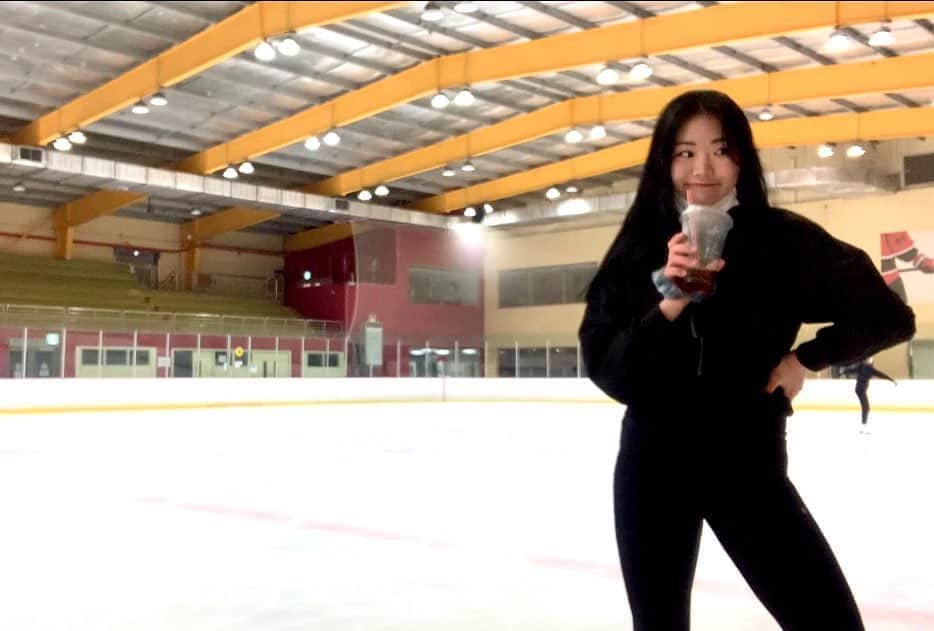 金海珍のインスタグラム：「오랜만에 열심히 탔다😂⛸ . #새스케이트적응중 #아침대관」