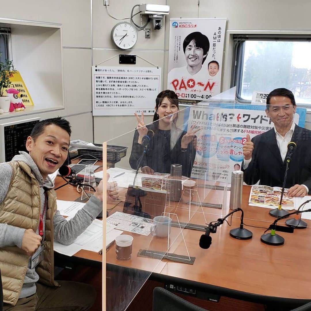 山崎萌絵さんのインスタグラム写真 - (山崎萌絵Instagram)「. 今日はコン鉄さん、昨日は沖さんとアサデスラジオお伝えしました☺️✨  そして午後はあるブランドの取材に来ています！  さて今日は金曜日🥰ほっとしますね💓素敵な週末お過ごし下さい〜٩(ˊᗜˋ*)و  #アサデスラジオ #シリタカ #華金」11月6日 13時16分 - moeyamasaki.kbc
