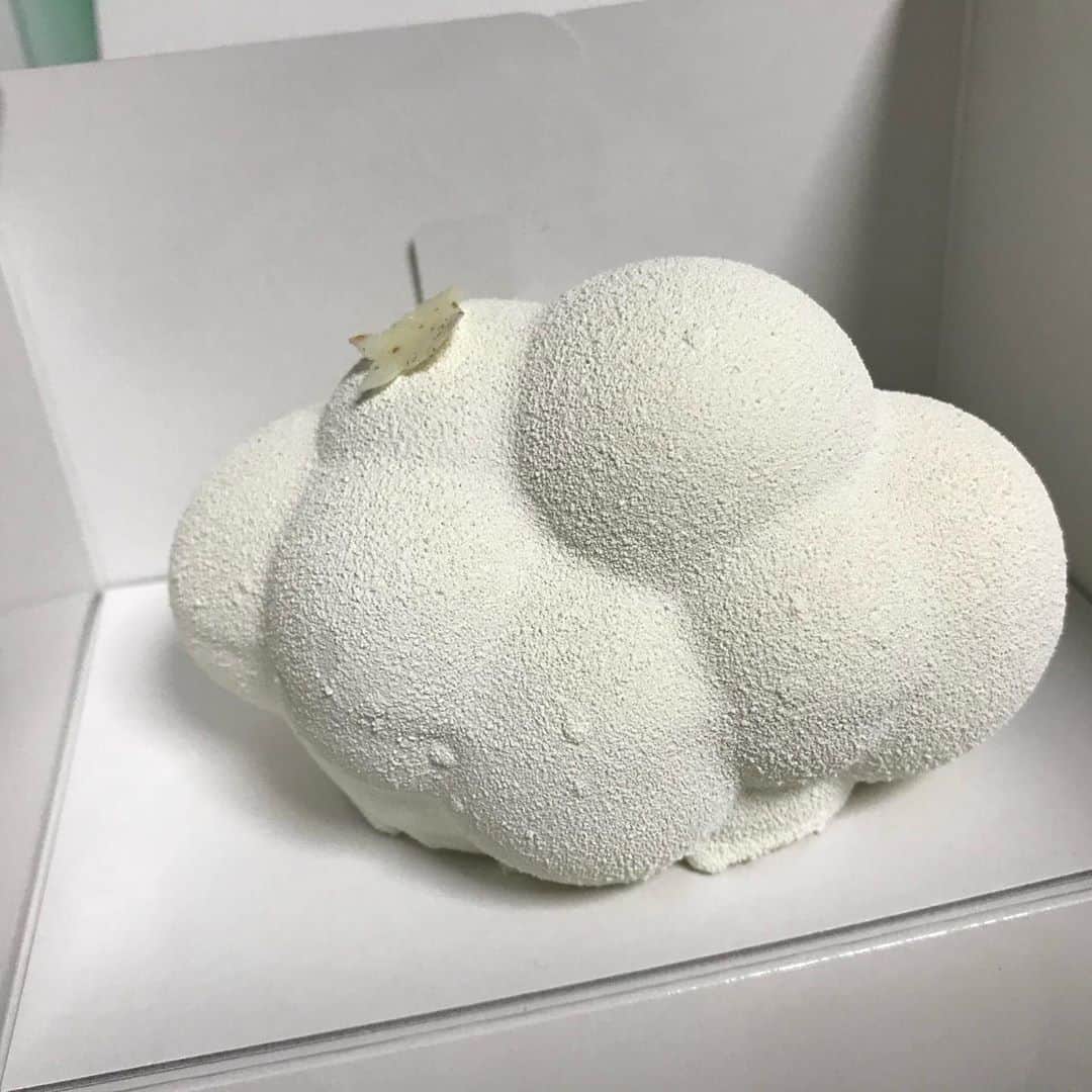 MAX鈴木さんのインスタグラム写真 - (MAX鈴木Instagram)「クイズ‼️  どこのなんてケーキかわかる？  ノーヒントでどうぞ‼️  #クイズ」11月6日 13時17分 - max_suzuki